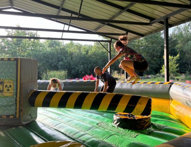 🎯 Soirée équipe au top ! 🌟

Hier soir, une partie de notre équipe – accompagnée de leurs familles – s’est retrouvée chez @lms_park  à Anse pour une soirée pleine de fun et de défis !
Au programme : laser game, roue infernale (attention aux tournis 😅) et babyfoot géant dans une ambiance survoltée.

La soirée s’est clôturée autour d’un bon barbecue ! 

Un super moment, d’avec des rires, des challenges et des gros coups de chaud ! 👀🔥

Merci à LMS Park pour l’accueil et à toute l’équipe pour cette belle énergie 💚
#TeamCourzieu #SortieÉquipe #Cohésion #LMSPark #Courzieu